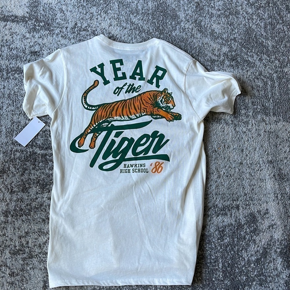 “Stranger Things” T-Shirt! - Picture 3 of 4